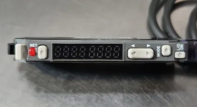 Keyence FS-V21 Photoelectric Sensor Amplifier. 3C-18