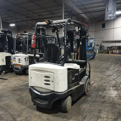 USED 2016 CROWN FC5215-50