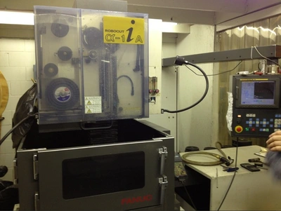 USED 1999 FANUC ROBOCUT