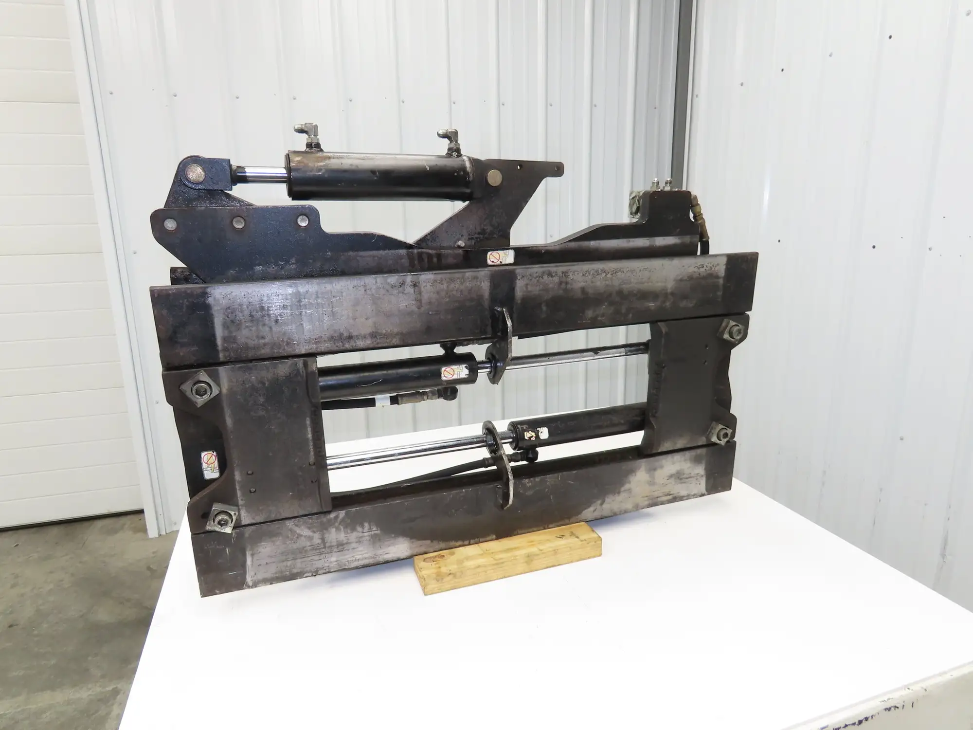 Cascade Forklift Class 3 SideShift Fork Positioner Attachment 20"x 41" W 10000lb