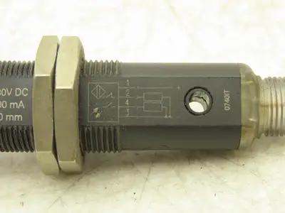 Balluff BOS18KF-PA-1QD-S4-C Retroreflective Photoelectric Sensor 0-4.5m Lot of 8