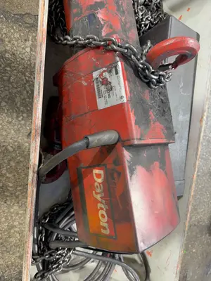 USED DAYTON 3YB77