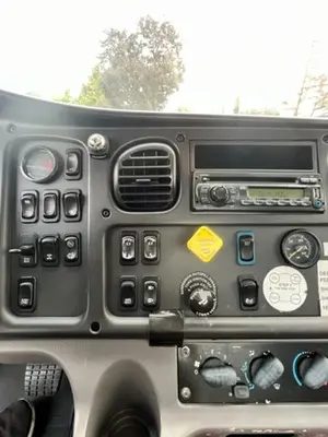 Used 2015 FREIGHTLINER M2112 Cab Chassis trucks Washington US | Puget Sound Truck Sales #1546529