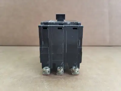 Used SQUARE D QOB330 Switchgears British Columbia CA | Lenmark #1438534