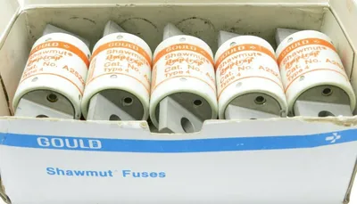 10 NEW SHAWMUT A25Z200-4 FUSE TYPE 4 200 AMPS A25Z200