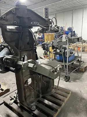 USED OSBORN 3161-12 ROTOLIFT MOLDING MACHINE