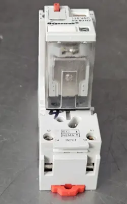 Automation Direct 782XDX2M4L-120A Relay with 70-782EL14-1 base loc4B34