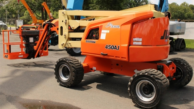 USED 2013 JLG E450AJ