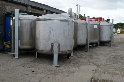 1000L S/S Vertical Enclosed Tank