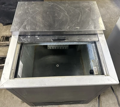 174-0044 Stajac Industries 25” Commercial Back Bar Self Contained Bottle Cooler