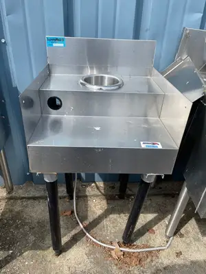 Used Supreme Metal Used 18" Stainless Steel Under Bar Blender Station with Drain - SS104 Underbar Equipment Illinois US | Falcon Restaurant Supply #1376016