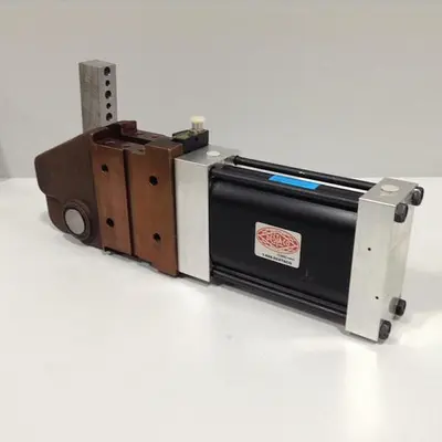 USED DESTACO 82G8N-412C91-131190B
