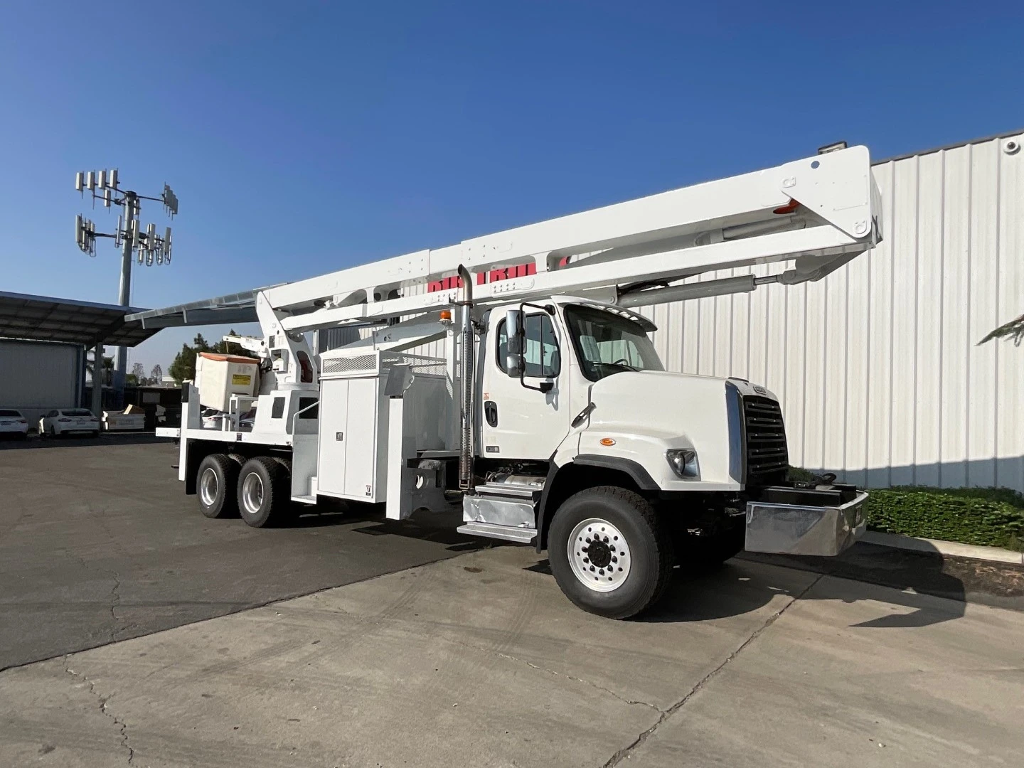 Used 2013 FREIGHTLINER 108SD Bucket (boom) trucks California US | Big Truck & Equipment #1412218