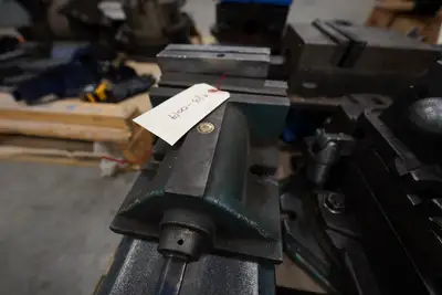 8" Milling Vise (Used) - 17