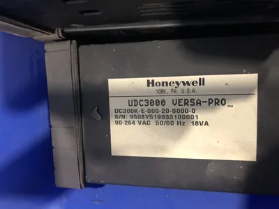 Honeywell DC300KE0002000000 UDC3300 Versa Pro Temperature Controller