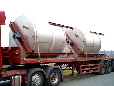 9,000L Stainless Steel Enclosed Tank.
