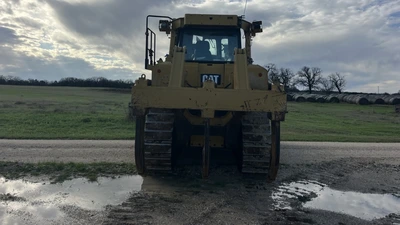 USED 2022 Caterpillar D8T