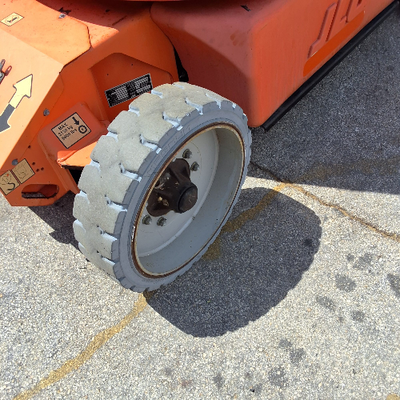 USED 2012 JLG E450AJ