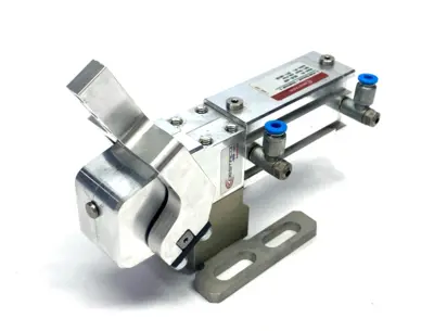 82L20-4435 | Destaco  Pneumatic Power Clamp 20mm Bore 5 - 60 Deg. Opening Angle - Used