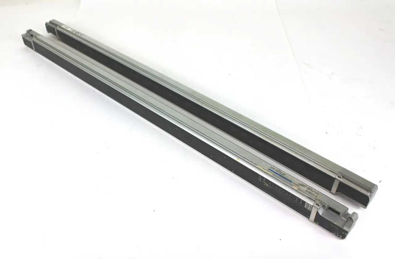 USED KEYENCE SL-C32H-R AND SL-C32H-T