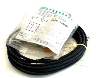 NEW SIEMENS 3RG4014-3AA00 INDUCTIVE PROXIMITY SWITCH 3RG40143AA00