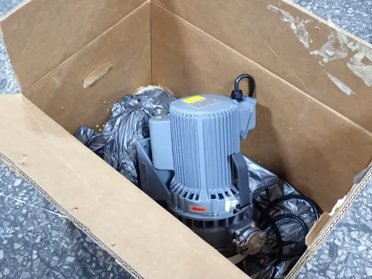 Used LEYBOLD SC15D Vacuum Pumps Ohio US | HGR 24 #727779