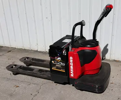 USED 2013 RAYMOND 8410