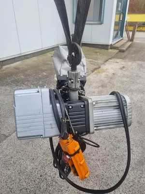 USED DELTA ELECTRIC CHAIN HOIST 1000 KG