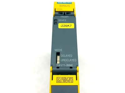 USED SIEMENS SIRIUS SAFETY RELAY, OUTPUT EXP.