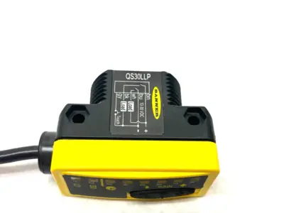 QS30LLP, 02995 | Banner QS30LLP Photoelectric Sensor, Polarized Retro 02995 - Used