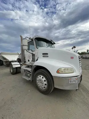 USED 2011 MACK PINNACLE CXU612