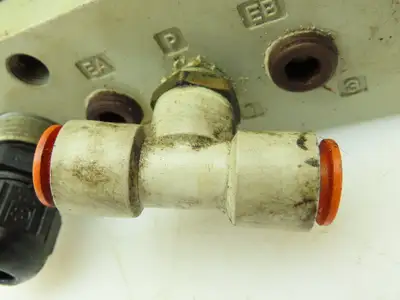 Numatics 061BA400M Three Pneumatic Solenoid Valve w/Manifold Block 120PSI 24VDC