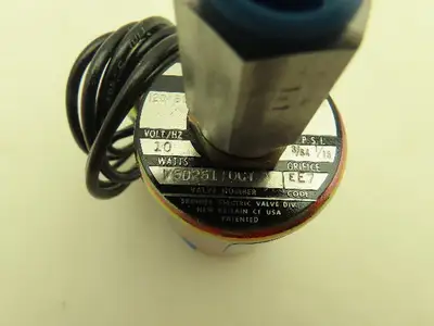 Honeywell Skinner V5D25110 Solenoid Valve 3-Way NC 120V 150PSI 1/4NPT Adjustable