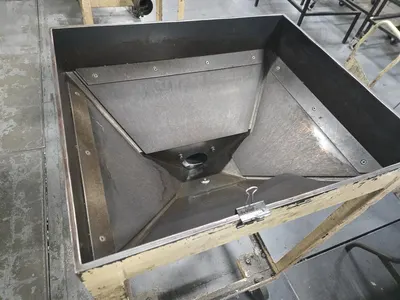 (1) Auger Hopper
