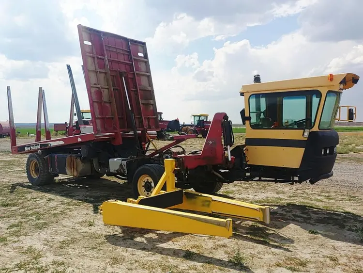 Used 2005 NEW HOLLAND BW28 Bale Wagons Oregon US | Berry Machinery #911002