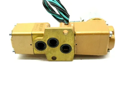 NEW VERSA VALVES VGS-3332-U-A120 THREE WAY VALVE VGS3332UA120