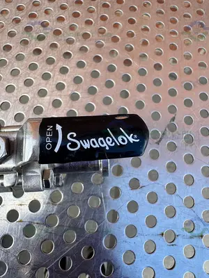 USED SWAGELOK SS-62TSC8 -EP  STAINLESS STEEL BALL VALVE  W/ 1/2" SANITARY FITTING