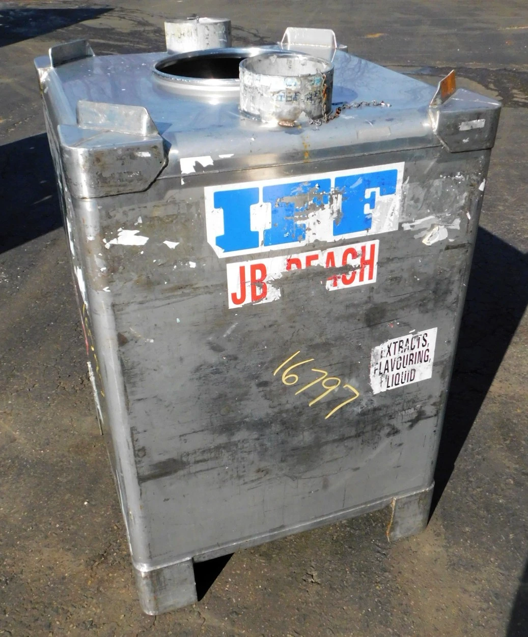 USED MUELLER 450 GALLON TOTE 450 GALLON
