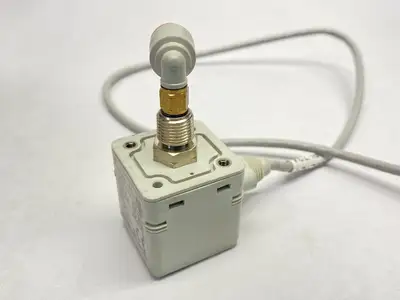 ISE40-T1-62L | SMC  Pneumatic Pressure Switch 12-24VDC CUT CORD - Used