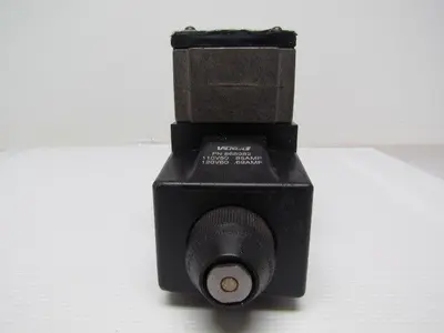 Vickers 02-119590 DG4S4LW-01 6C-B-60 Double Solenoid Hydraulic Valve 3-Pos 4-Way