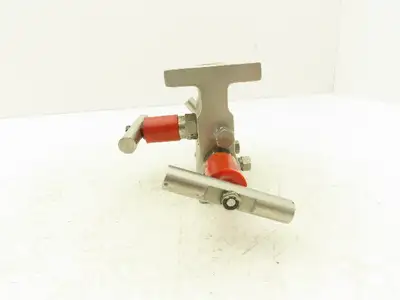 Hoke 8122F8Y Trifold Manifold Needle Valve T Handle 1/2" NPT W/Bleed & Purge