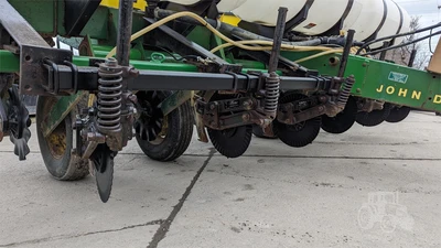 USED JOHN DEERE 7000