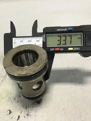 USED VICKERS 25-D10-30