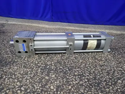 USED 2022 CENTERLINE M6615
