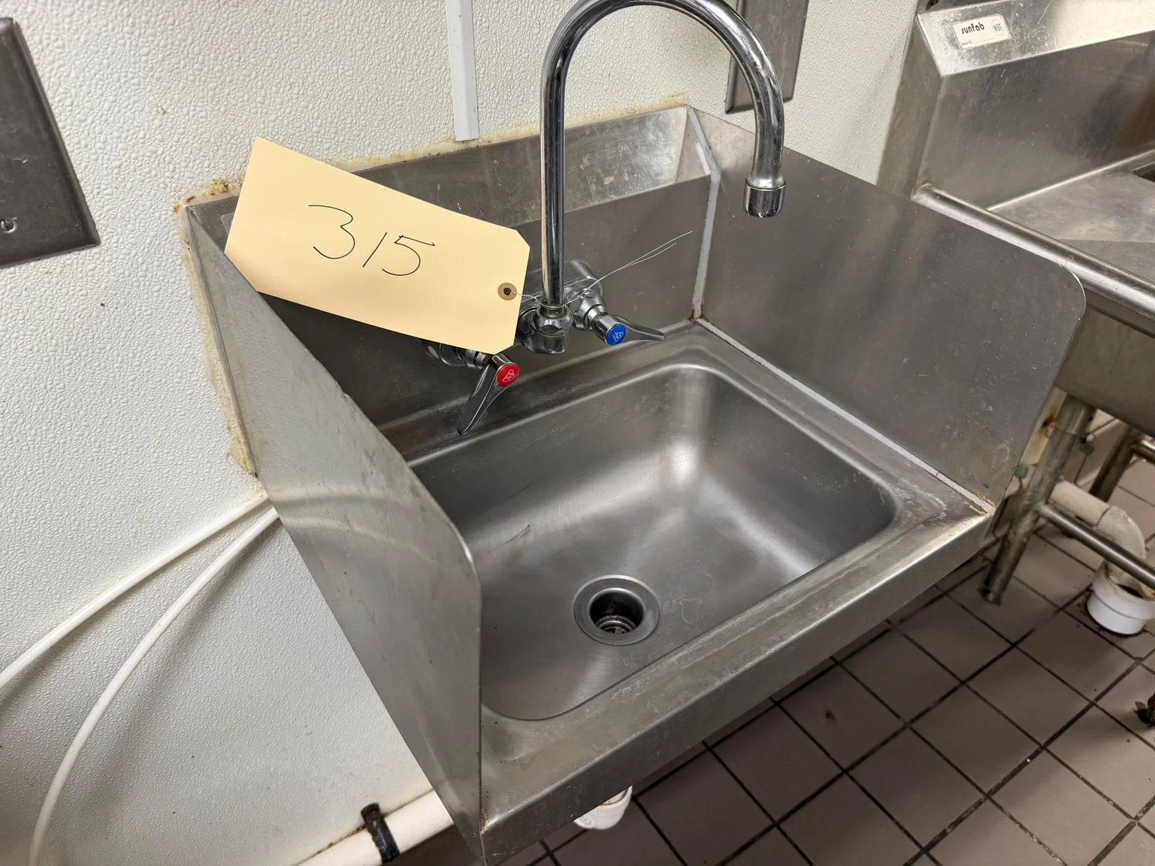 Used _UNKNOWN_ _UNKNOWN_ Hand Washing and Sanitizing Georgia US | Auction Management Corporation #1548565