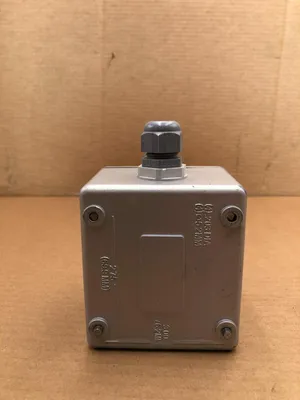 Allen Bradley 800T-24HW2KB6AX Series U Enclosed Selector Switch 24VAC 1.90W