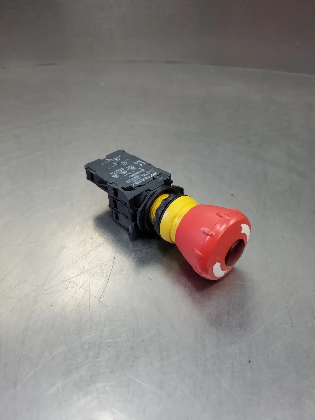 USED Allen-Bradley 800F-N3R/800F-X10/800F-X02D LED E-Stop Pushbutton Switch