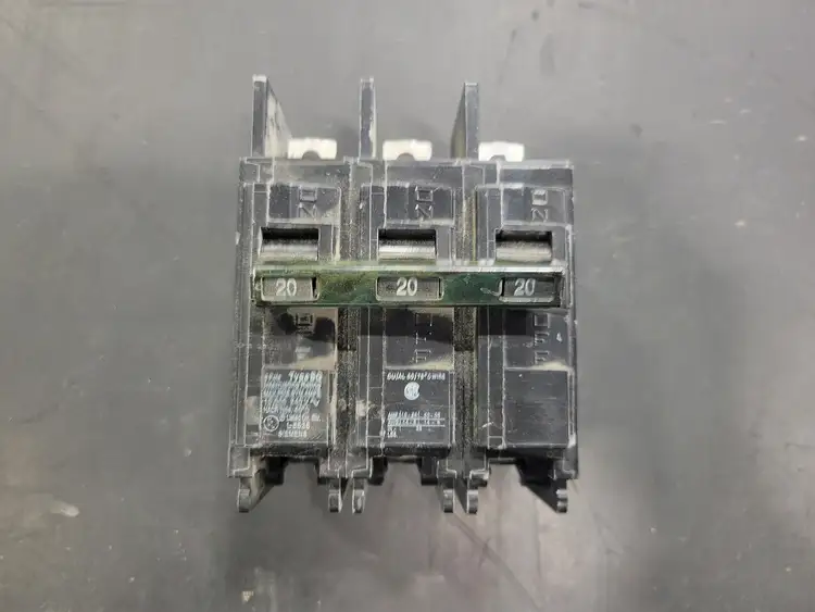 Used SIEMENS BQ3B020 Switchgears British Columbia CA | Lenmark #242030