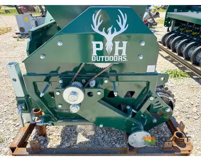 Used PH OUTDOORS _UNKNOWN_ Food Plot Seeders Iowa US | Keast Enterprises #1360437