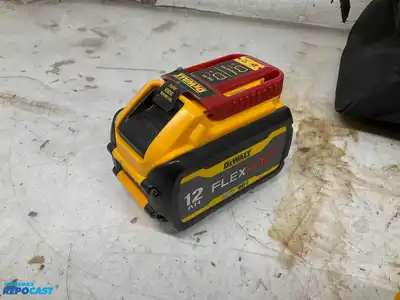 DeWalt 20V XR 1/2” Brushless 3-Speed Impact with New 2025 FlexVolt 12Ah Battery and Case